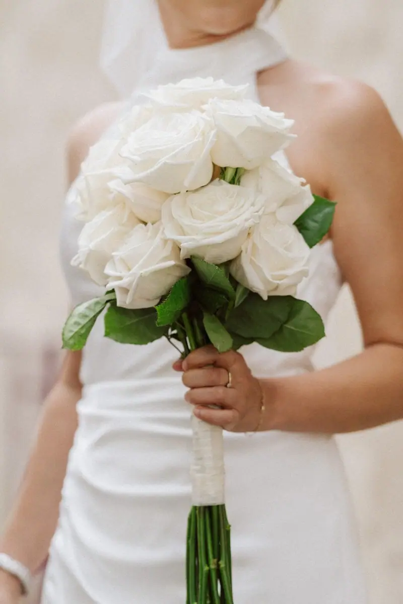 Brautstrauß aus weißen Rosen
