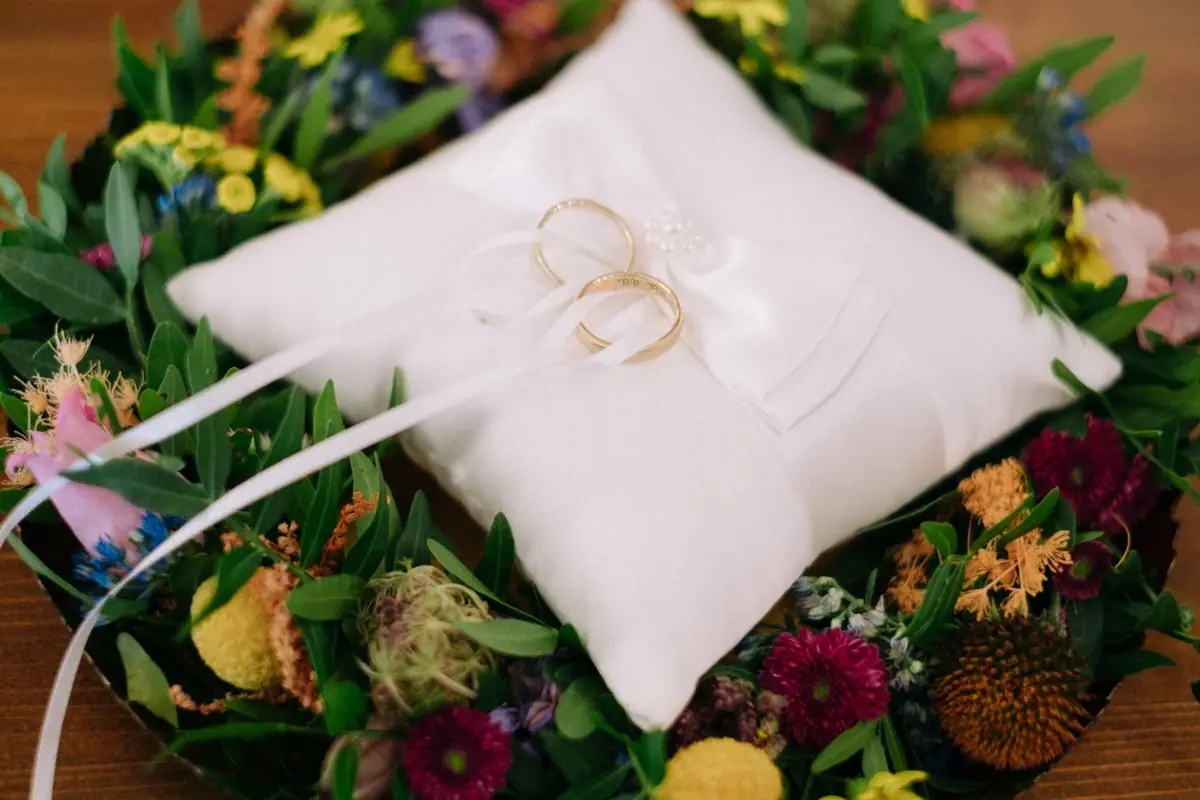 Ringkissen mit Blumen