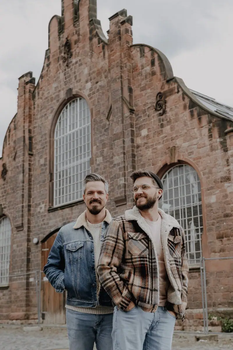 Fotografin für LGBTQIA+ Liebe, natürliches Paarshooting in Mannheim