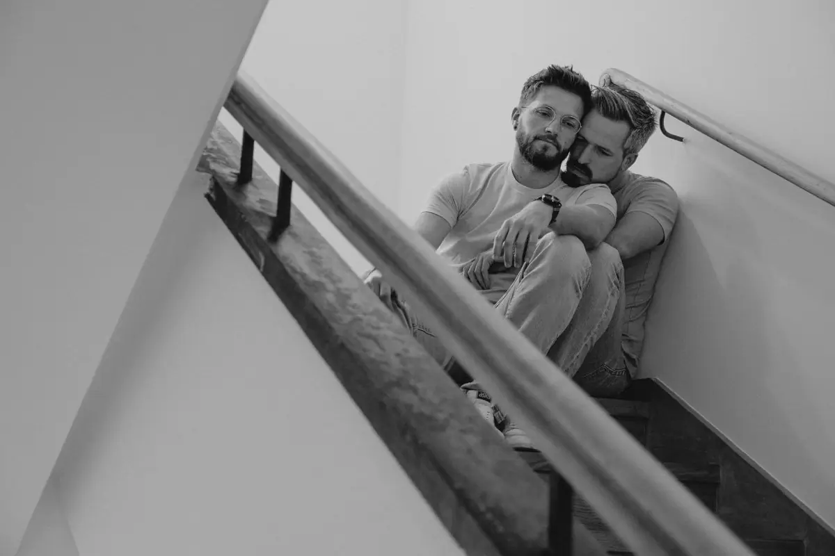 Queere Liebe sichtbar machen, Fotoshooting für LGBTQIA+ Paare in Mannheim